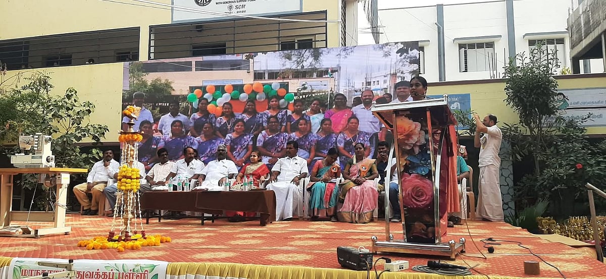 திருப்பூர்: ஏழை எளியோருக்கு உதவும் கரங்களாக மாறிய அரசுப்பள்ளி ஆண்டு விழா! - ஒரு நெகிழ்ச்சி தருணம்
