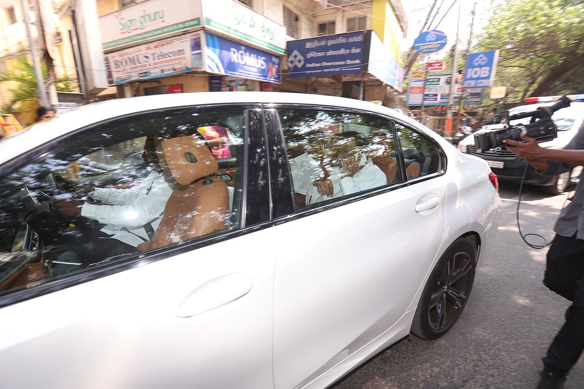 விவகாரம்-புரியாமல்-வாழ்த்திய-ப.சி;-சித்தரஞ்சன்-சாலையைச்-சுற்றவிட்ட-நால்வர்;-கதர்-சட்டையினரின்-ரகளை