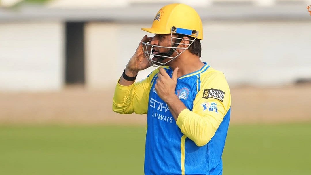 IPL 2026: பகலில் ஷூட்டிங்; மாலையில் தீவிரப் பயிற்சி; சென்னை அணியோடு இணைந்த தோனி; எடுத்த ப்ளான் என்ன?
