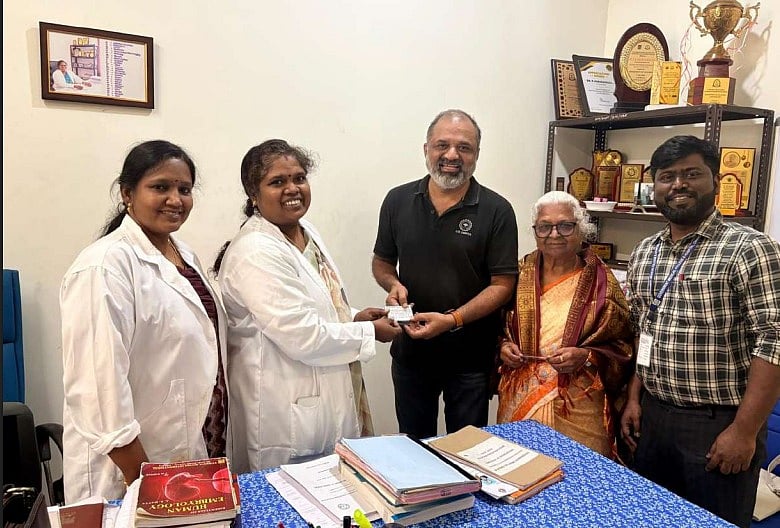 `-மண்ணுக்கு-போற-உடம்பு;-படிப்புக்கு-உதவட்டுமே!--உடல்-தானப்-பதிவுசெய்த-அற்புதம்-அம்ம