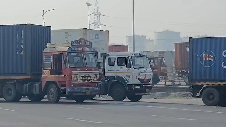 மும்பை:-வளைகுடா-நாடுகளுக்குச்--செல்ல-முடியாமல்-துறைமுகத்தில்-அழுகும்-காய்கறி,-பழங்கள்!