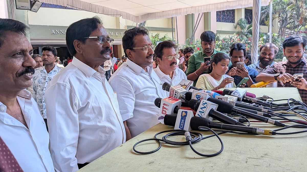 உதய சூரியனில் நிற்க முடியாது; டார்ச் லைட்தான் வேண்டும்! - அறிவாலயத்தில் அடம் பிடித்த கமலின் மநீம!