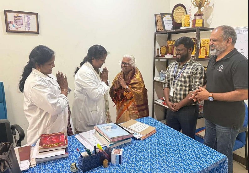 ` மண்ணுக்கு போற உடம்பு; படிப்புக்கு உதவட்டுமே!'- உடல் தானப் பதிவுசெய்த அற்புதம் அம்மாள், பேரறிவாளன்