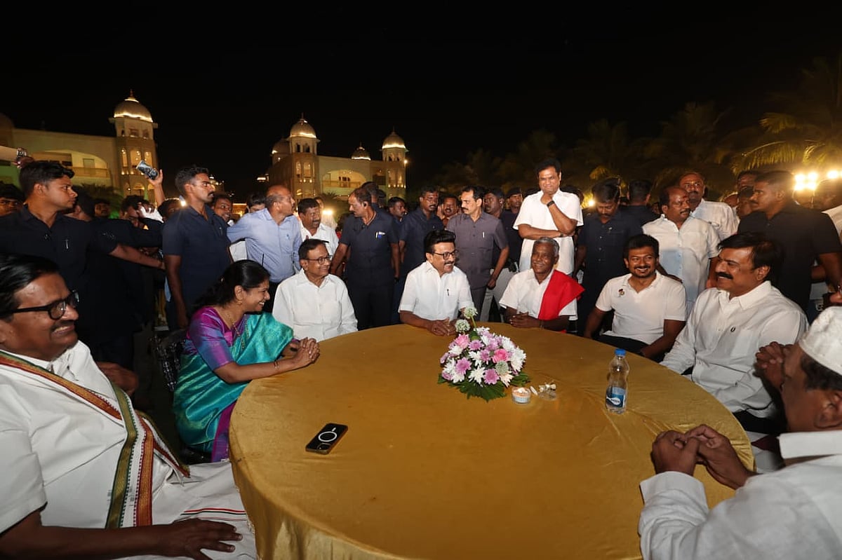 `நிச்சயதார்த்தத்திலும்-நீண்ட-ஆலோசனை;-கார்கே-மனதை-கரைத்த-சிதம்பரம்---திமுக,-காங்கிர