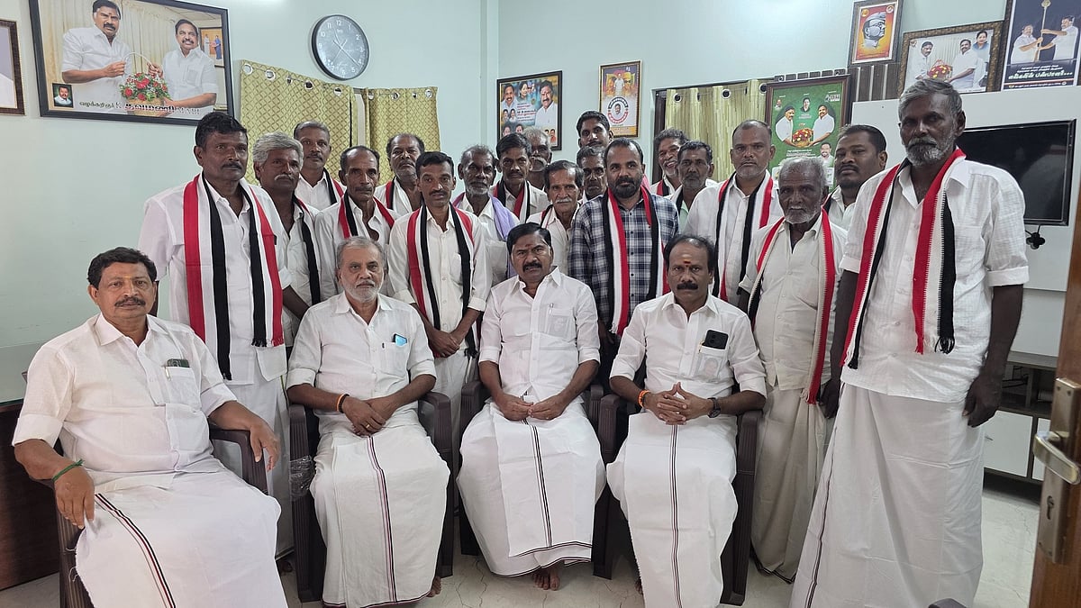 ஓபிஎஸ்: `ஆதரவாளர்கள் கொடுத்த ட்விஸ்ட்! - தேனியை விட்டுவிட்டு மதுரையில் இணைப்பு விழா! பின்னணி என்ன?