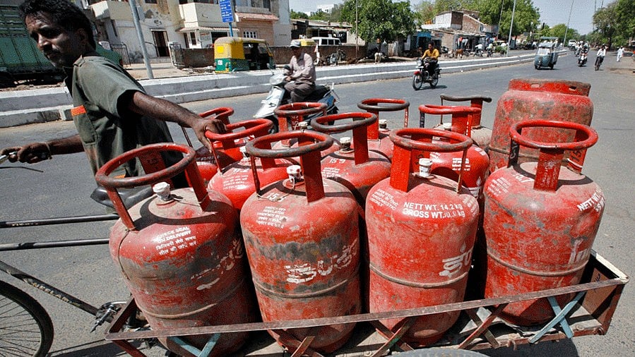 மீண்டும் பழையபடி வணிக சிலிண்டர்கள் கிடைக்கும் - கட்டுப்பாடுகளைத் தளர்த்திய மத்திய அரசு