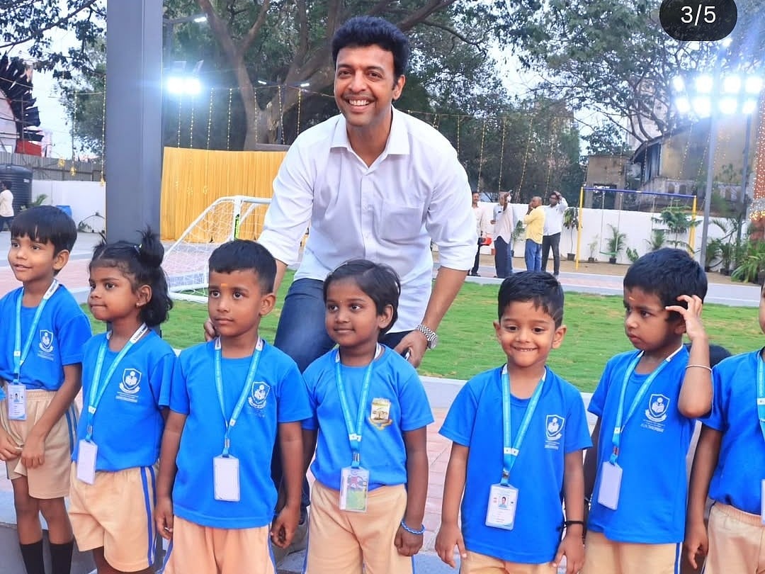 மாவட்டம் Vs வாரிசு; அண்ணா நகருக்குக் குறிவைக்கும் இருவர்! யாரை டிக் அடிக்கப் போகிறார் மாப்பிள்ளை?