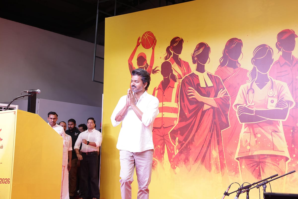 TVK: வருத்தப்படாதீங்க; அதெல்லாம் அவ்வளவு வொர்த் இல்ல! - சமீப பிரச்னைகள் பற்றி விஜய்