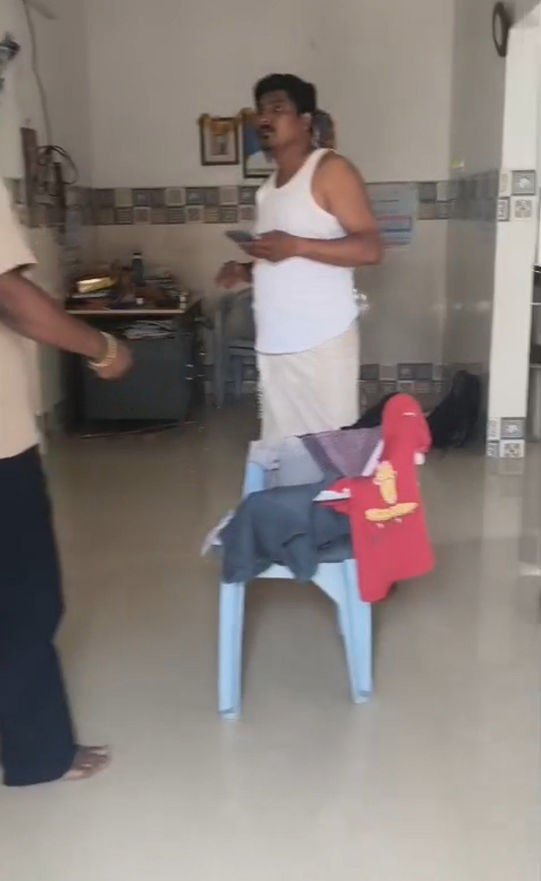 கோவை:-ஆரம்ப-சுகாதார-நிலையத்தை-ஆக்கிரமித்த-திமுக-பிரமுகர்---விசாரணைக்கு-உத்தரவு!