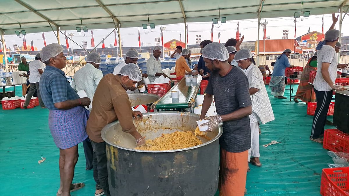 திருச்சி திமுக மாநாடு: சுட சுட பிரியாணி பார்சல்கள்; பரபரக்கும் பணிகள் - கிட்சன் கிளிக்ஸ்!