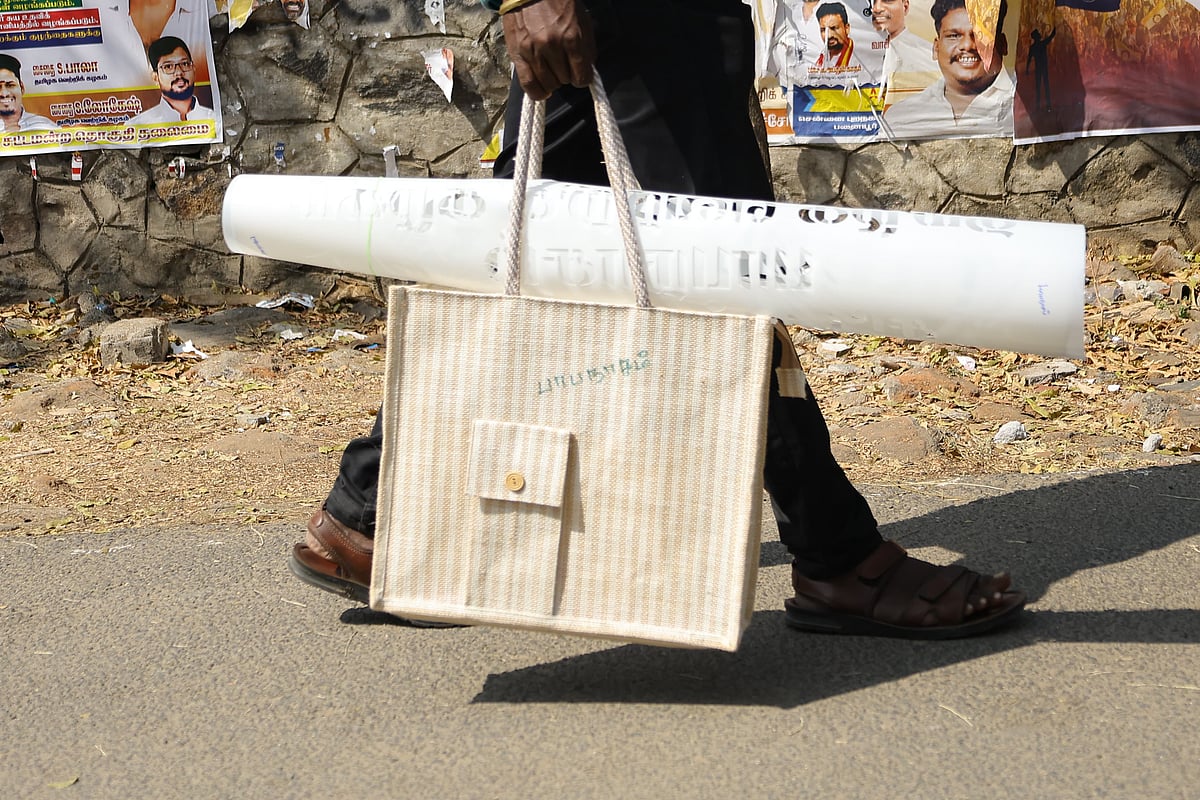 நிர்வாகிகளுக்கு வழங்கப்பட்ட பை