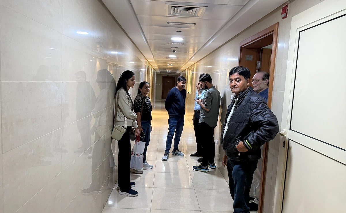 துபாய்:-64-மாடி-கட்டடம்,-Rolls-Royce-கார்;-பாதிக்கப்பட்ட-இந்தியர்களுக்கு-உதவும்-இந்திய-தொழிலதிபர்கள்