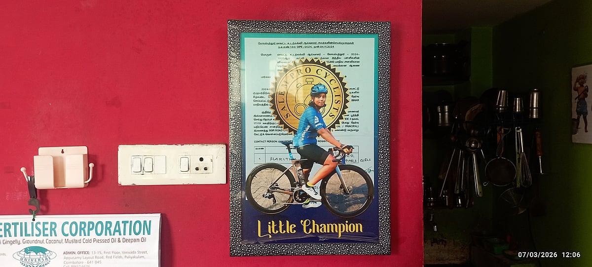 பெருங்கனவை-நோக்கி-பெடல்களை-மிதிக்கும்-கல்லூரி-மாணவி---சாதிக்க-தடை-போடும்-பொருளாதாரப்-பிண்ணனி!