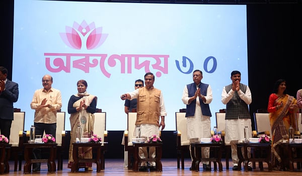 அஸ்ஸாமிலும் இன்ப அதிர்ச்சி:  தேர்தலையொட்டி 40 லட்சம் பெண்களின் வங்கிக்கணக்கில் ரூ.9,000 வரவு வைப்பு!