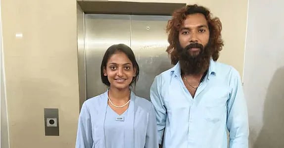 கும்பமேளா வைரல் பெண் மோனலிசா.! கேரளாவில்  காதல் திருமணம்! 
பின்னணி என்ன?