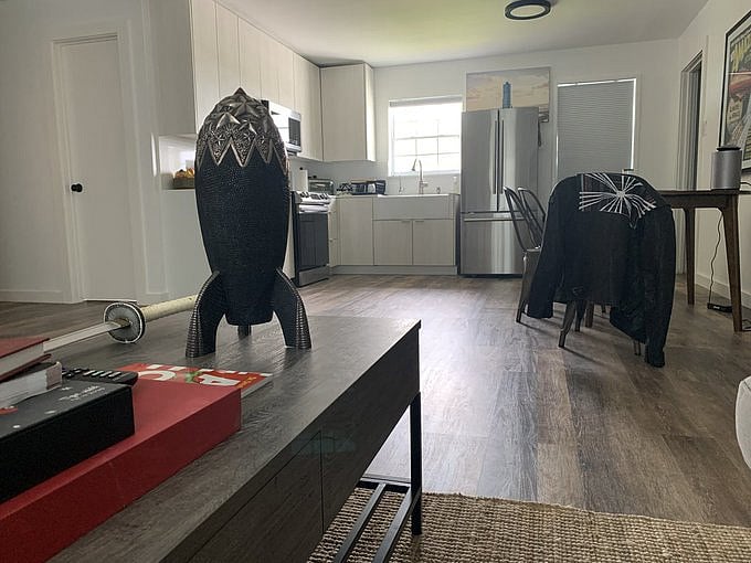 Elon Musk house: 400 சதுர அடி வீடுதான்; தாய் தங்குவதற்குகூட இடமில்லை; வியக்கவைக்கும் மஸ்க்கின் எளிமை