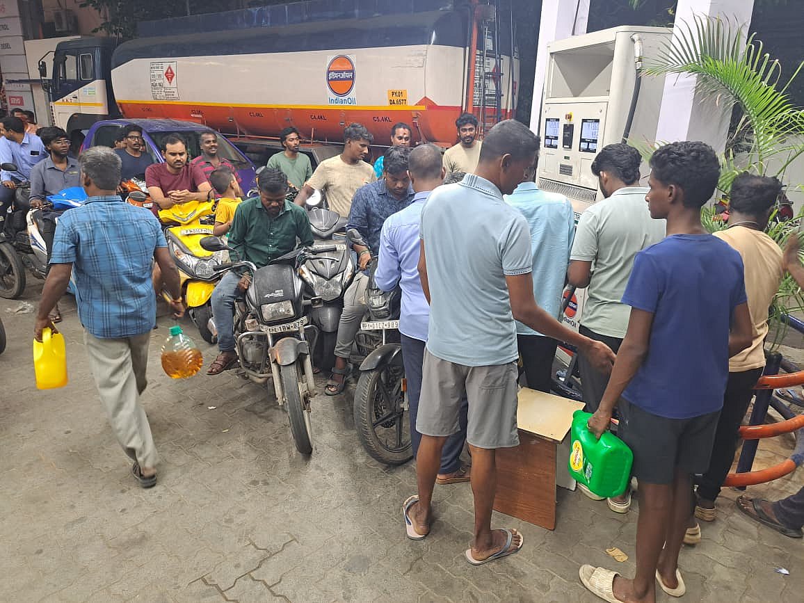 புதுச்சேரி:-`கேன்களில்-பெட்ரோல்,-டீசல்-விற்பனை-செய்தால்-லைசென்ஸ்-ரத்து!’-–-மாவட்ட-ஆட்சியர்-உத்தரவு