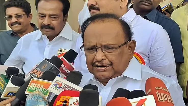 நடிகர் ரஜினிகாந்தை யாரும் மிரட்ட முடியாது; எந்த மிரட்டலுக்கும் அவர் அடிபணிய மாட்டார்! - ரகுபதி