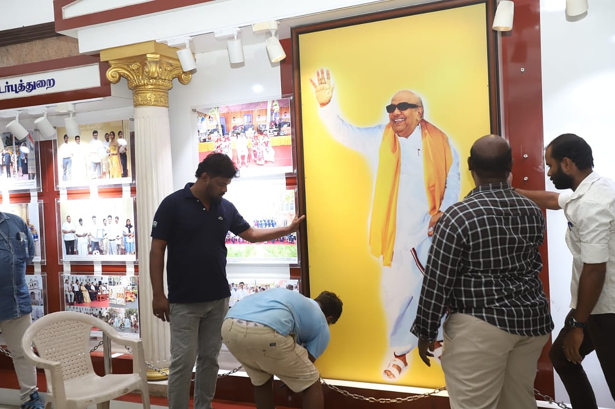 தலைமைச் செயலகத்தில் படங்கள் அகற்றம்