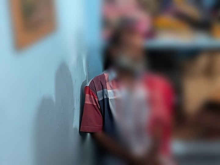 மாணவியின் தந்தை