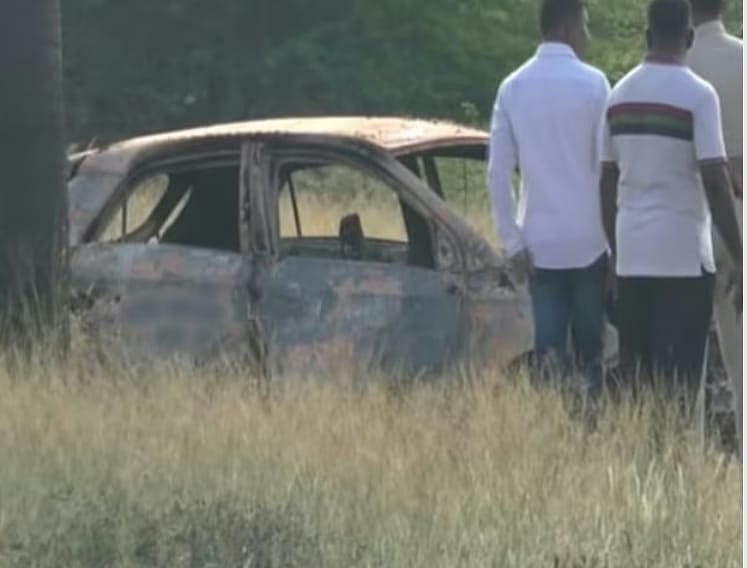 நெல்லை:-காட்டுச்-சாலையில்-எரிந்து-கிடந்த-கார்---கருகிக்-கிடந்த-4-உடல்களால்-அதிர்ச்சி