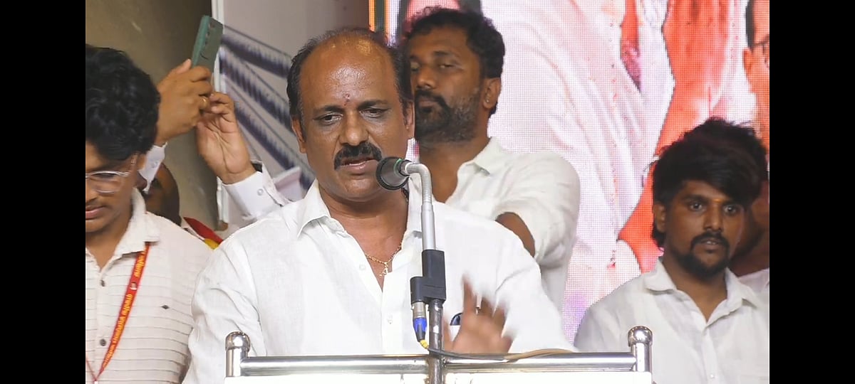 ரஜினியை-பற்றி-பேசினால்...---ஆதவ்-இருந்த-மேடையிலேயே-கொந்தளித்த-ரஜினி-ரசிகர்