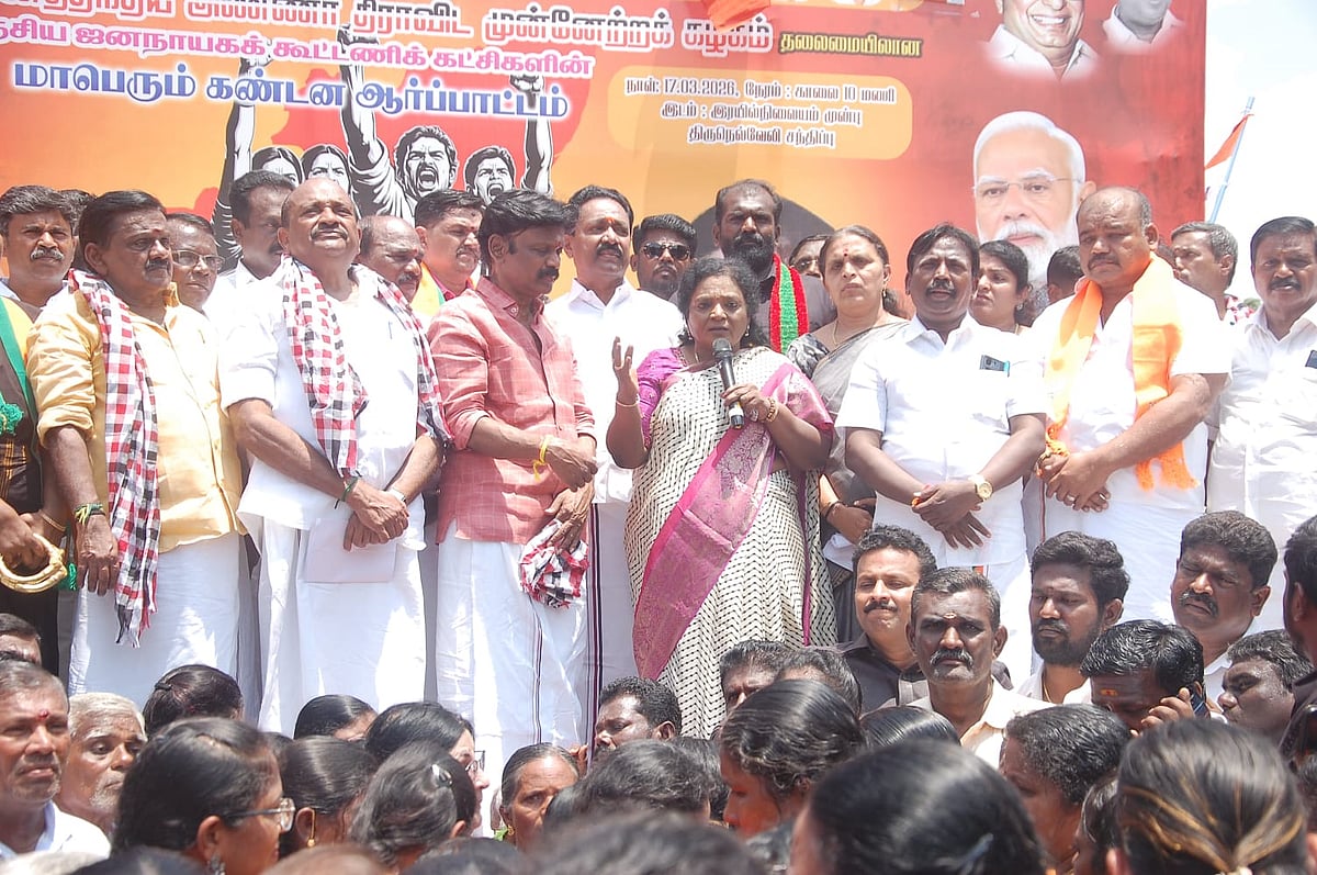 `யம்மா... தமிழ்நாட்டு இளைஞர்களுக்கு மத்திய அரசு வேலை எங்கே?- தமிழிசையிடம் கேள்வி எழுப்பிய மூதாட்டி!