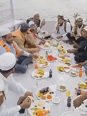 சிக்கன் பிரியாணியுடன் படகில் சென்று கங்கை ஆற்றில் இப்தார் விருந்து! - போலீஸார் வழக்கு பதிவு
