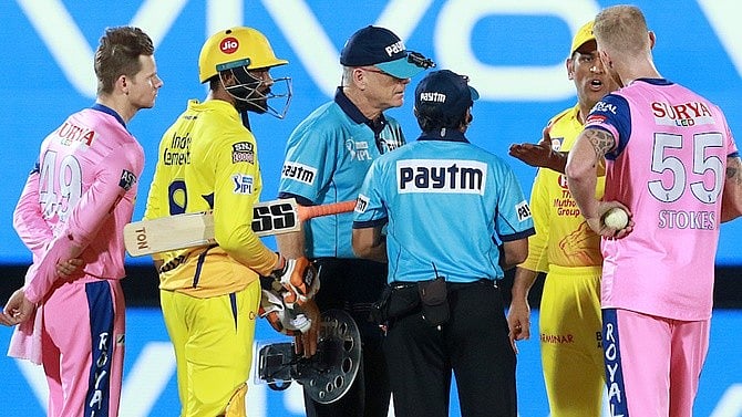 சர்வதேச போட்டிகளை விட IPL-ல் அதிக சம்பளம் வாங்கும் அம்பயர்கள்! - ஏன் தெரியுமா?
