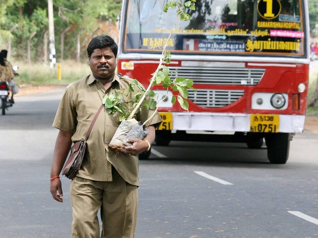 அம்பானி தொடங்கி உதய்ப்பூர் ராஜா வரை கௌரவித்த தமிழக பஸ் கண்டக்டர்! - ஊர்போற்றும் `சூழலியல்' நாயகன்