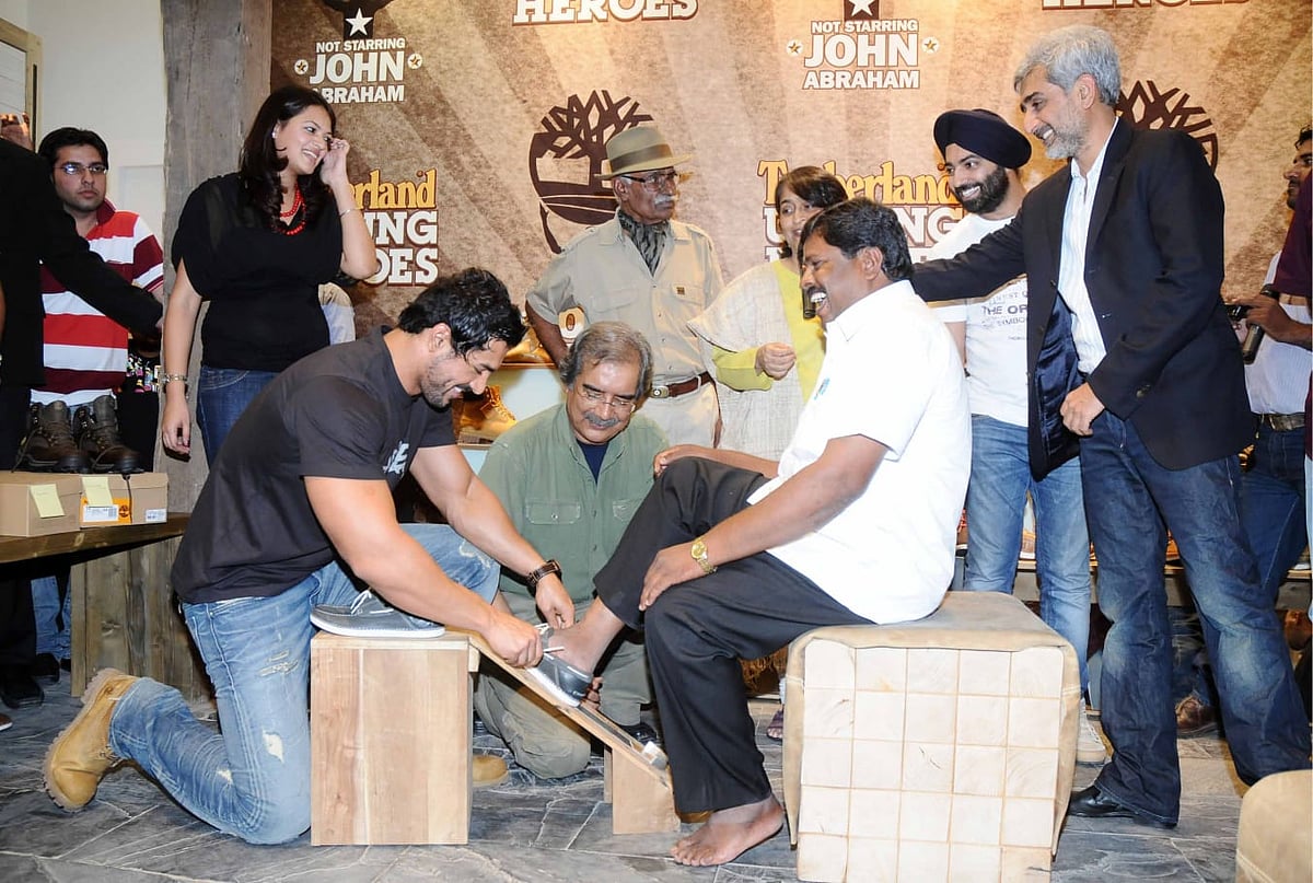 ஜான் ஆபிரஹாம், யோகநாதன் 