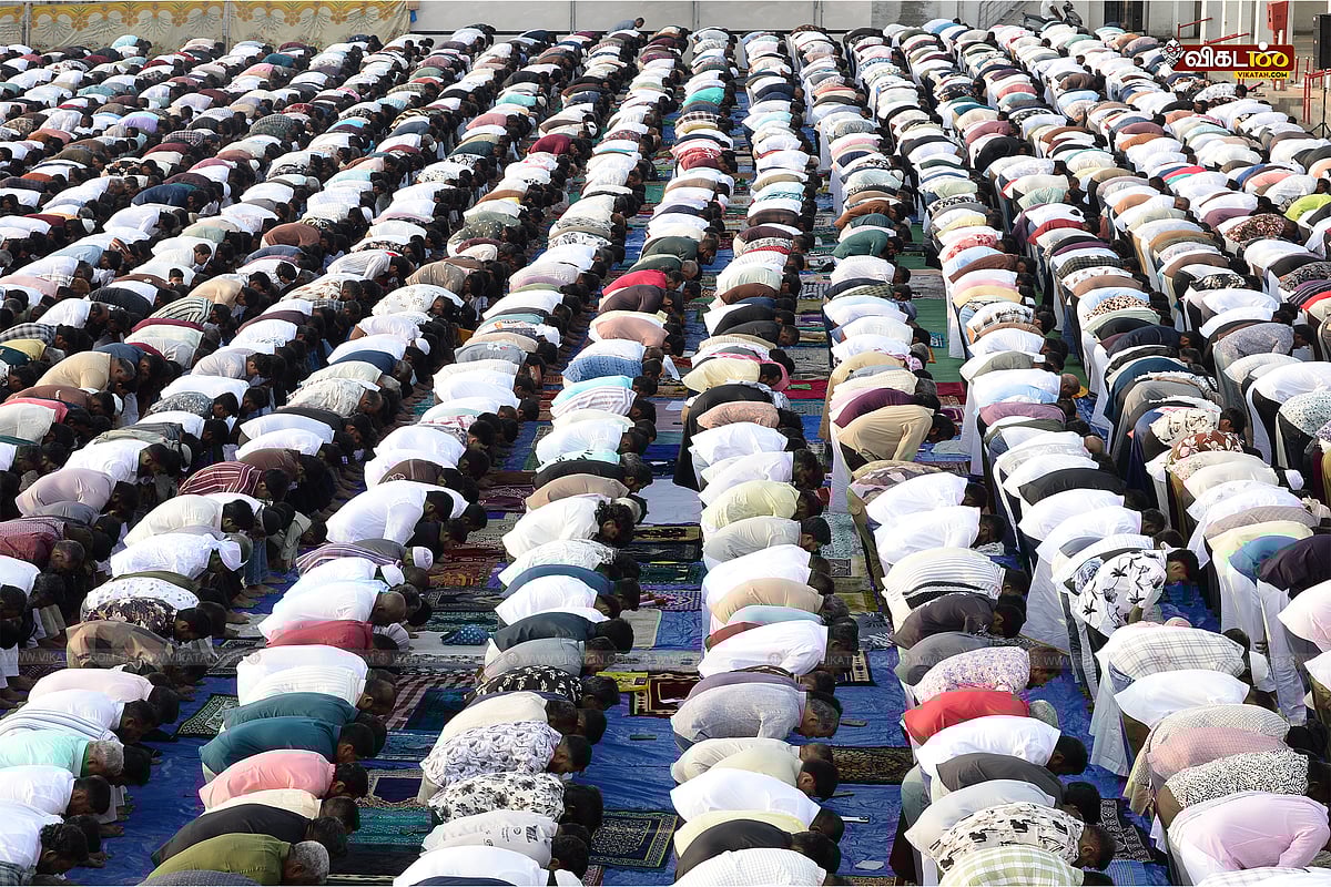 Ramzan:-தமிழ்நாட்டில்-நாளை-ரமலான்-பண்டிகை;-கோவையில்-இஸ்லாமியர்கள்-சிறப்புத்-தொழுகை-|-Photo-Album