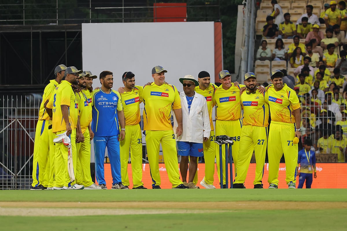 கூலர்ஸோடு பேட்டிங் ஆடிய பிராவோ; ஜாலி தோனி; சின்ன தல ரிட்டன்ஸ்! - சேப்பாக்கத்தில் CSK கொண்டாட்டம்!