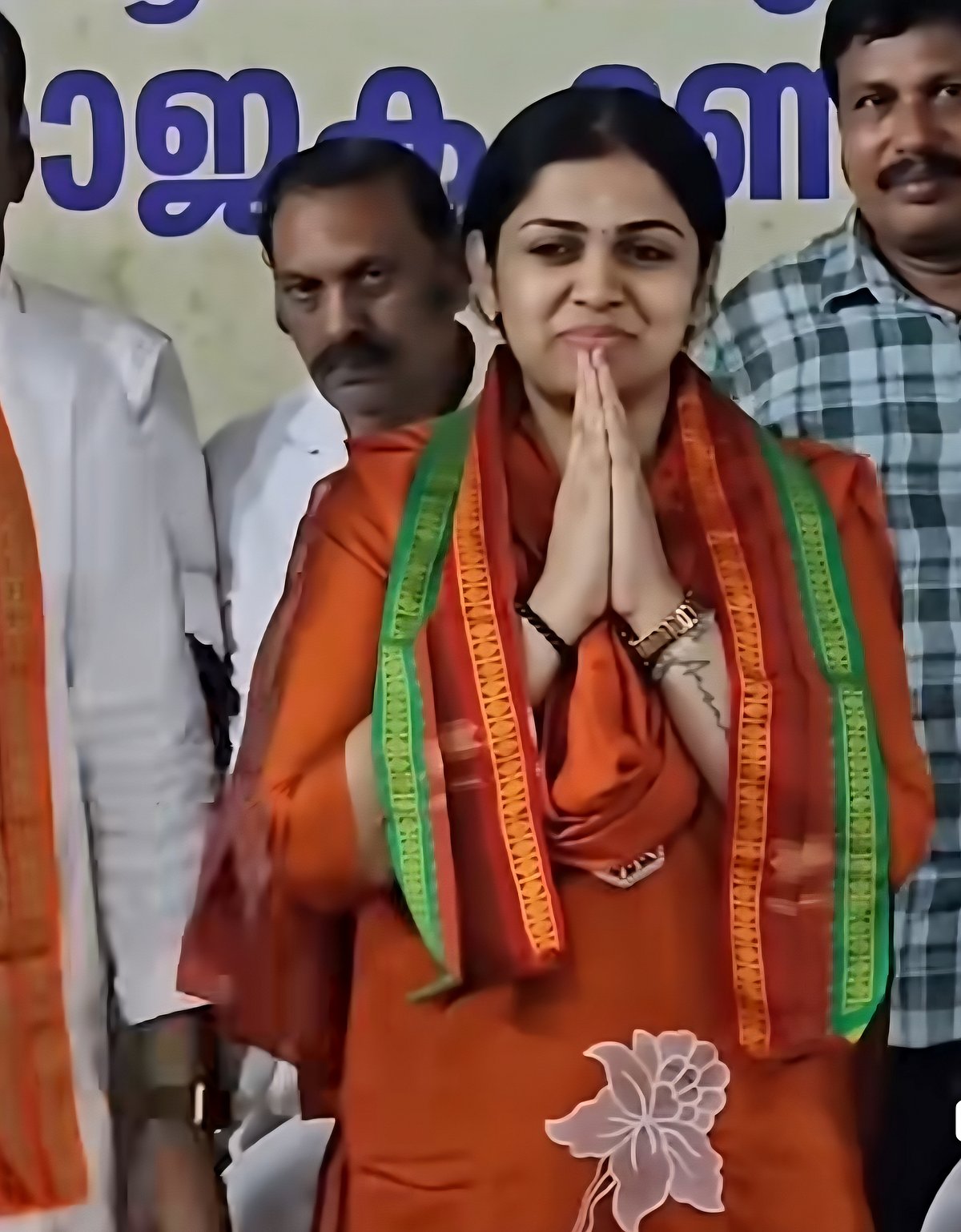 என்னை சினிமா பிரபலமாக மட்டும் பார்க்கவேண்டாம்- அரசியலில் இறங்கிய அஞ்சலி நாயர் சொல்வது என்ன?
