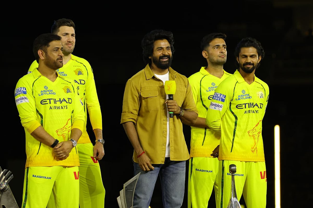 தோனி - சிவகார்த்திகேயன்