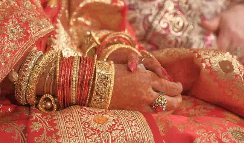 `நீங்கள் வராவிட்டால் விற்று இருப்பார்கள்- ஐஏஎஸ் அதிகாரி என கூறி திருமணம்செய்து பெண்ணை விற்க முயற்சி