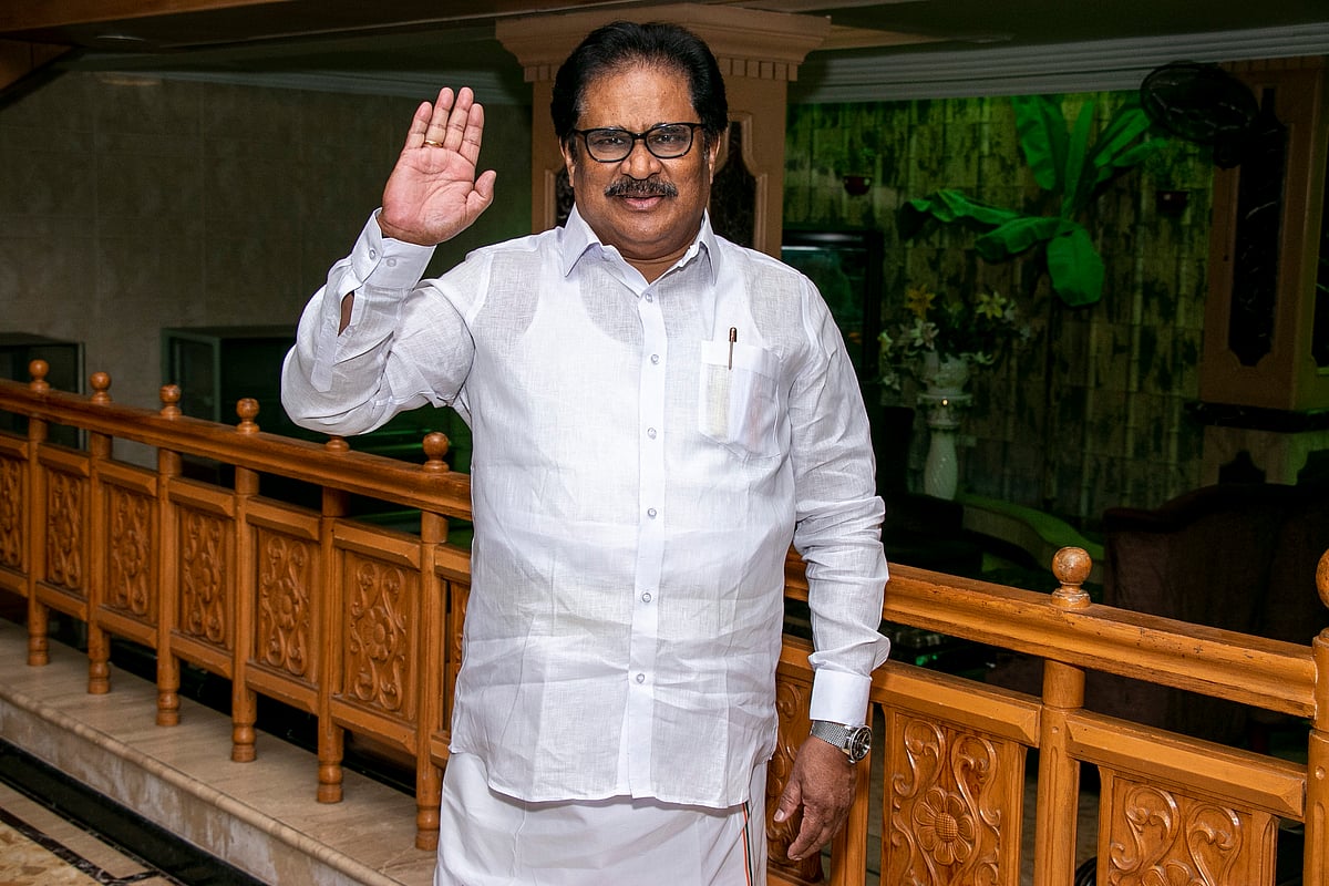 என் மகனுக்கு இல்லை என்றால் எனக்கு..!-கணக்கு போடும் திருநாவுக்கரசர்; கல்தா கொடுக்கிறதா கட்சி தலைமை?
