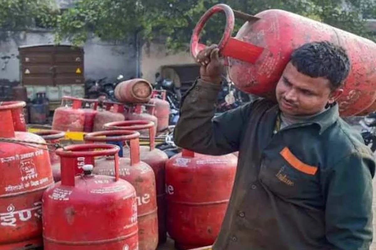 தட்டுப்பாடு; சிலிண்டரில் சமையல் எரிவாயு அளவு 14.2 கிலோவிலிருந்து 10 கிலோவாக குறைகிறதா?