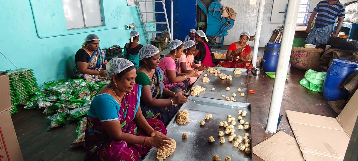 தாலியை-அடமானம்-வச்சு.!-இன்று-மாதம்-₹14-லட்சம்-டேர்ன்-ஓவர்!---கடலை-மிட்டாய்-பிசினஸில்-கலக்கும்-தம்பதி
