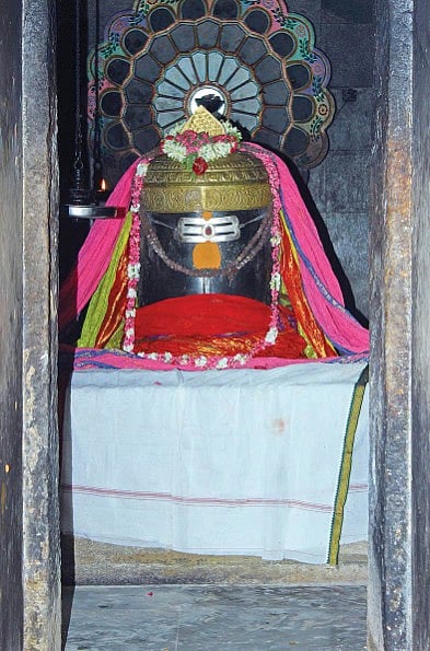 கரூர், சின்ன தாராபுரம் முனிமுக்தீஸ்வரர் கோயில் : உடல்  நலம் அருளும் நவபாஷாண முருகன் சந்நிதி!