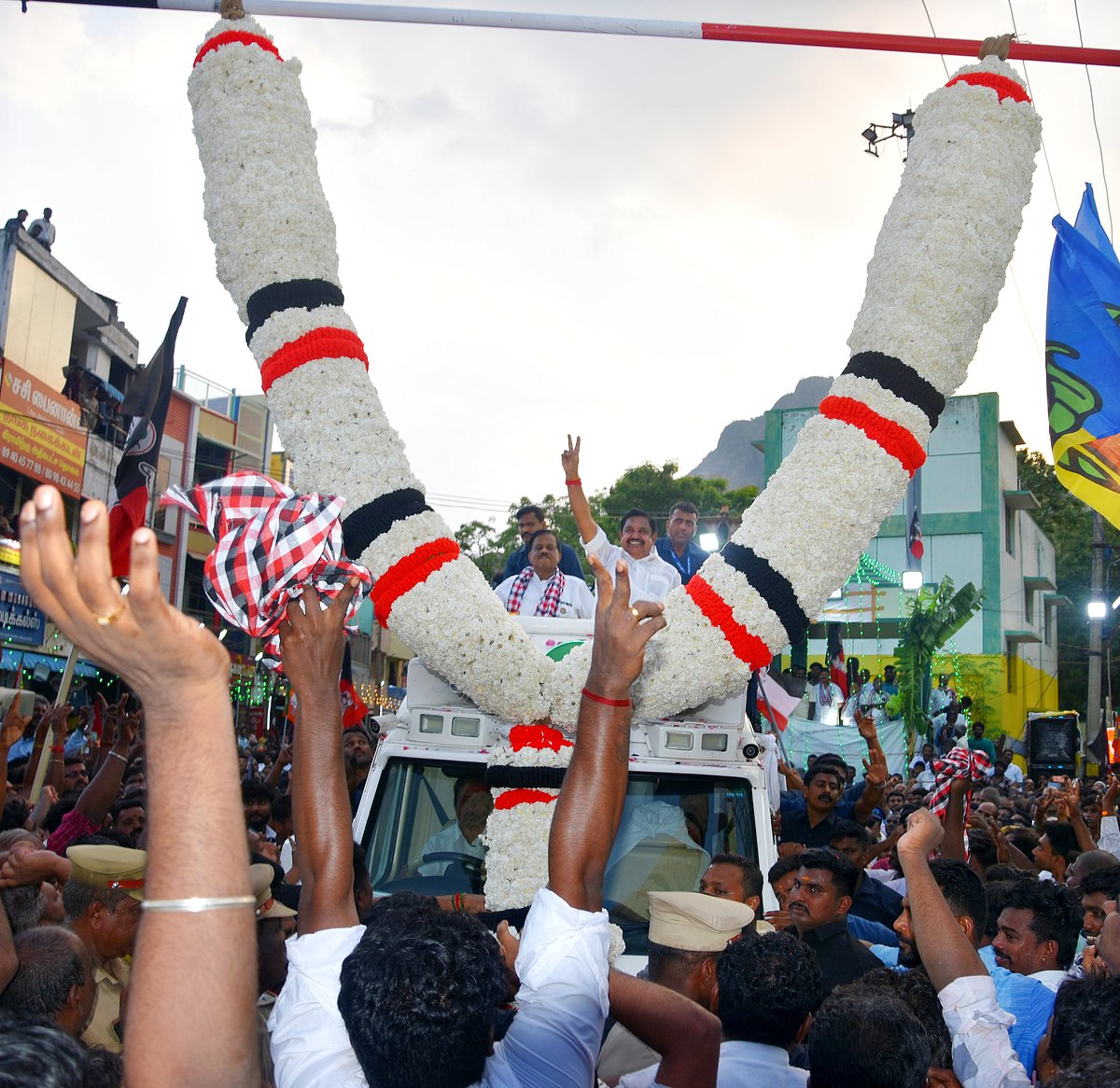 திமுக ஆட்சியில் தரமற்ற லேப்டாப் வழங்கப்பட்டது பற்றி விசாரணை கமிஷன் அமைப்போம் - இபிஎஸ்