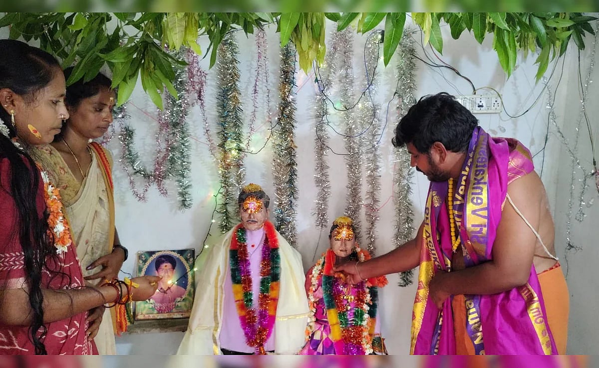 தெலங்கானா: நிறைவேறாத காதலால் தற்கொலை; இறந்த மகனுக்கு 23 ஆண்டுகளாக திருமணம் செய்து வைக்கும் பெற்றோர்!