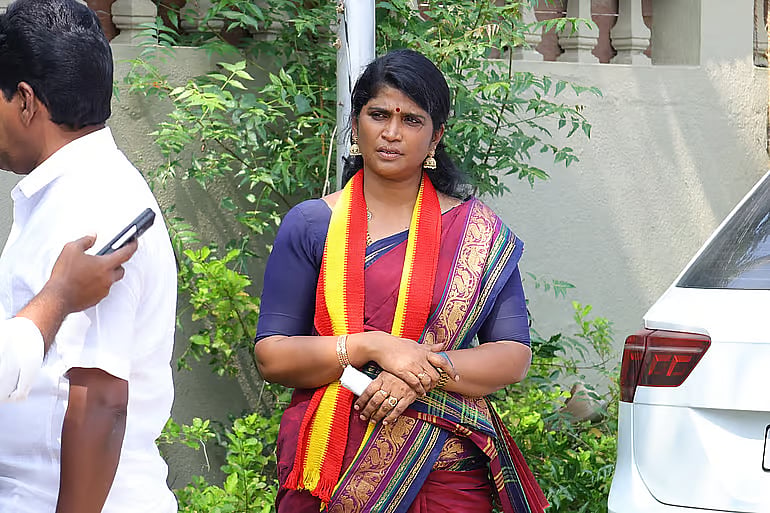 4 மணிக்கு முதல்வர் முன்னிலையில் கட்சியில் இணையுங்கள்... - பிரஷர் போடும் திமுக; குழப்பத்தில் அஜிதா!