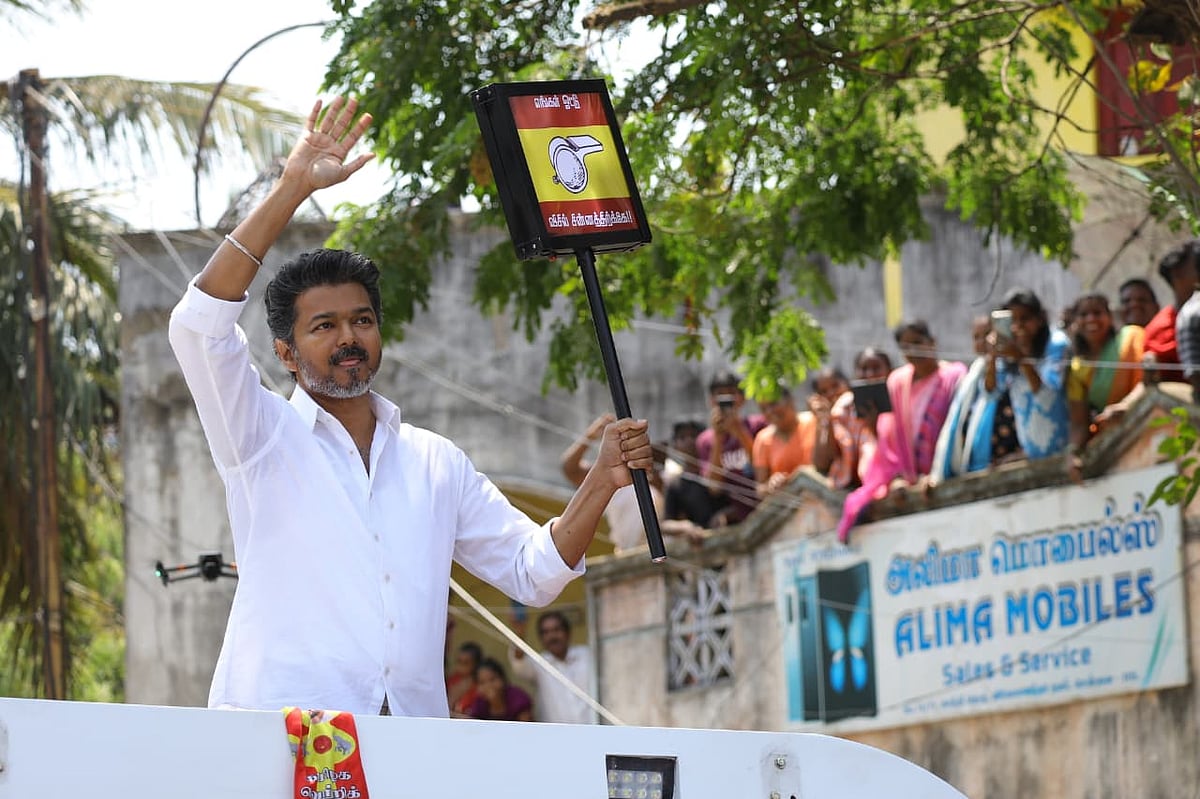 Vote Vibes: எம்.ஜி.ஆர் முதல் விஜய் வரை! - சட்டமன்ற தேர்தலில் இரண்டு தொகுதிகளில் போட்டியிட்ட கதைகள்!