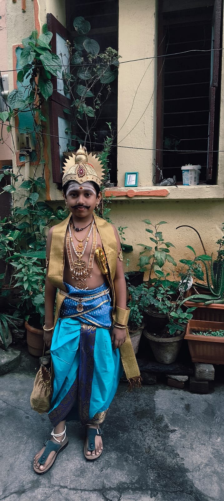 மயிலை-கபாலீஸ்வரர்-கோயில்-பங்குனி-உற்சவம்---அறுபத்துமூவராய்-வேடமணிந்து--கருத்தைக்-கவர்ந்த-மழலைகள்