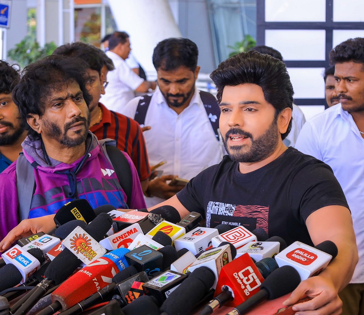 லெஜண்ட் சரவணன்