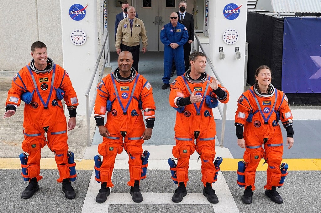 Artemis-II:-முடிவுக்கு-வந்த-50-ஆண்டுக்காலக்-காத்திருப்பு;-மீண்டும்-நிலவுக்கு-மனிதர்களை-அனுப்பிய-நாசா