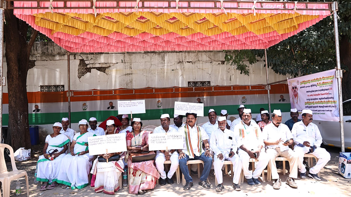 சார் ஒரு 5 நிமிசம் புட்டேஜ் வேணும்;இன்னொரு தடவை.! - சீட்டுக்காக சத்யமூர்த்தி பவனில் கதர்களின் ரகளை