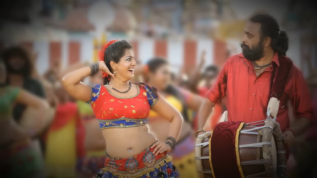 Thara Tharappatai Song