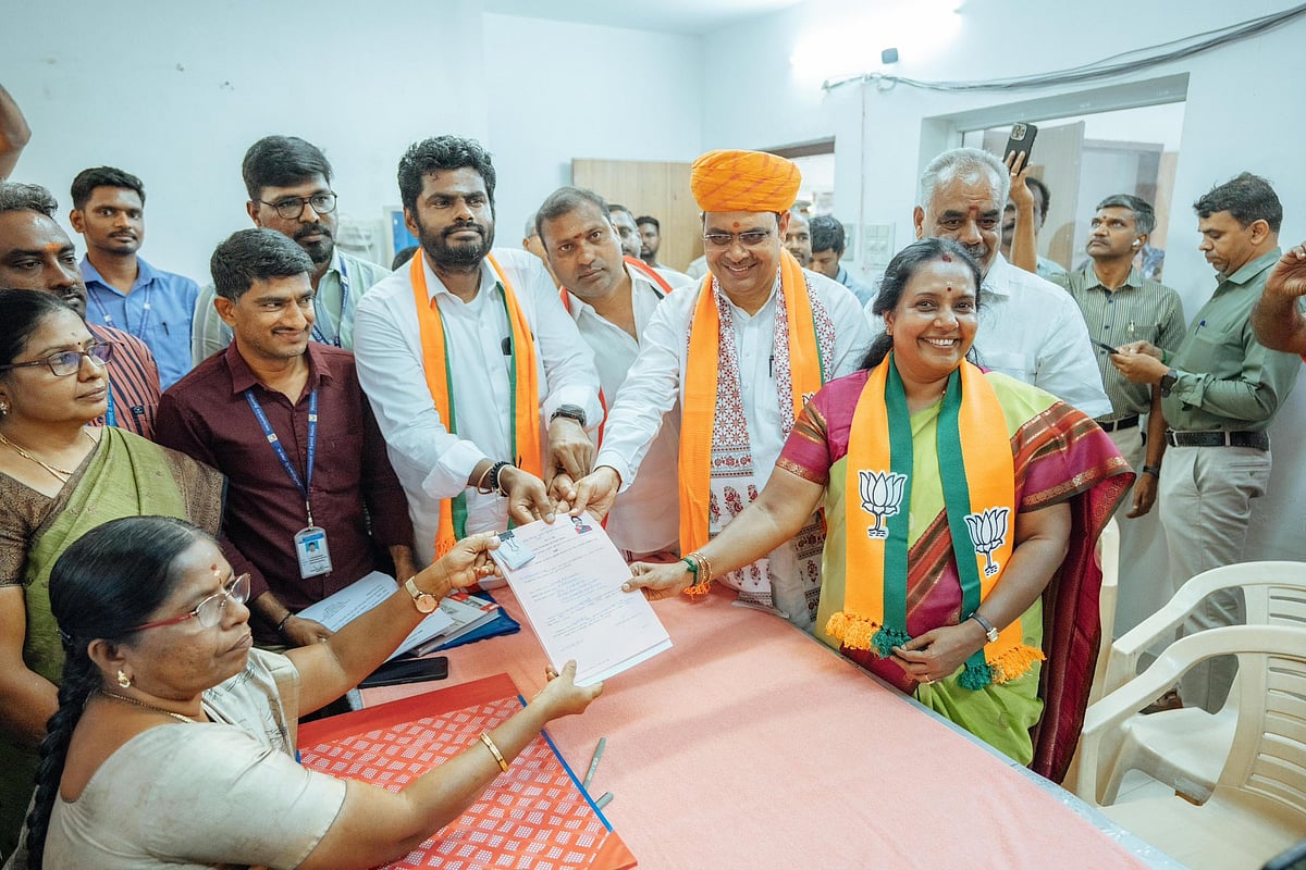 வேட்புமனு தாக்கல் செய்த வானதி சீனிவாசன்